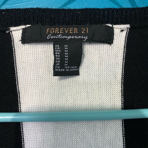 Crop top - Picture 3 of 3